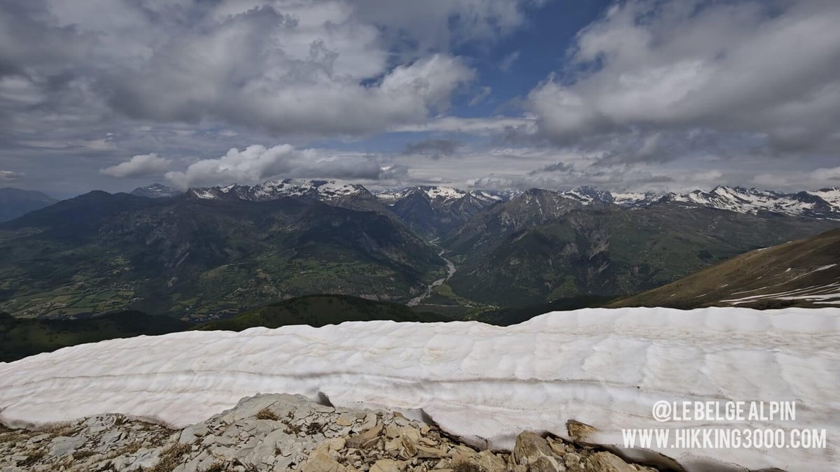 Col de Rouanette : grand névé, première trace de la saison