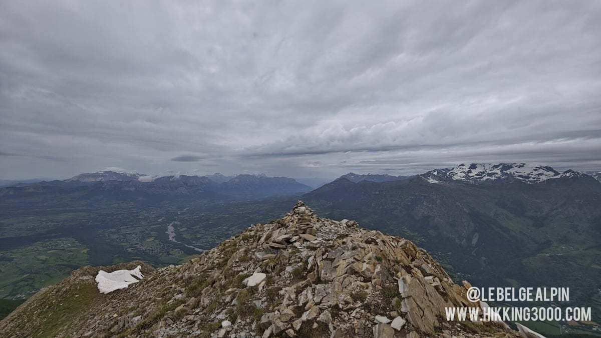Depuis la Petite Autane, le Grand Autane au loin