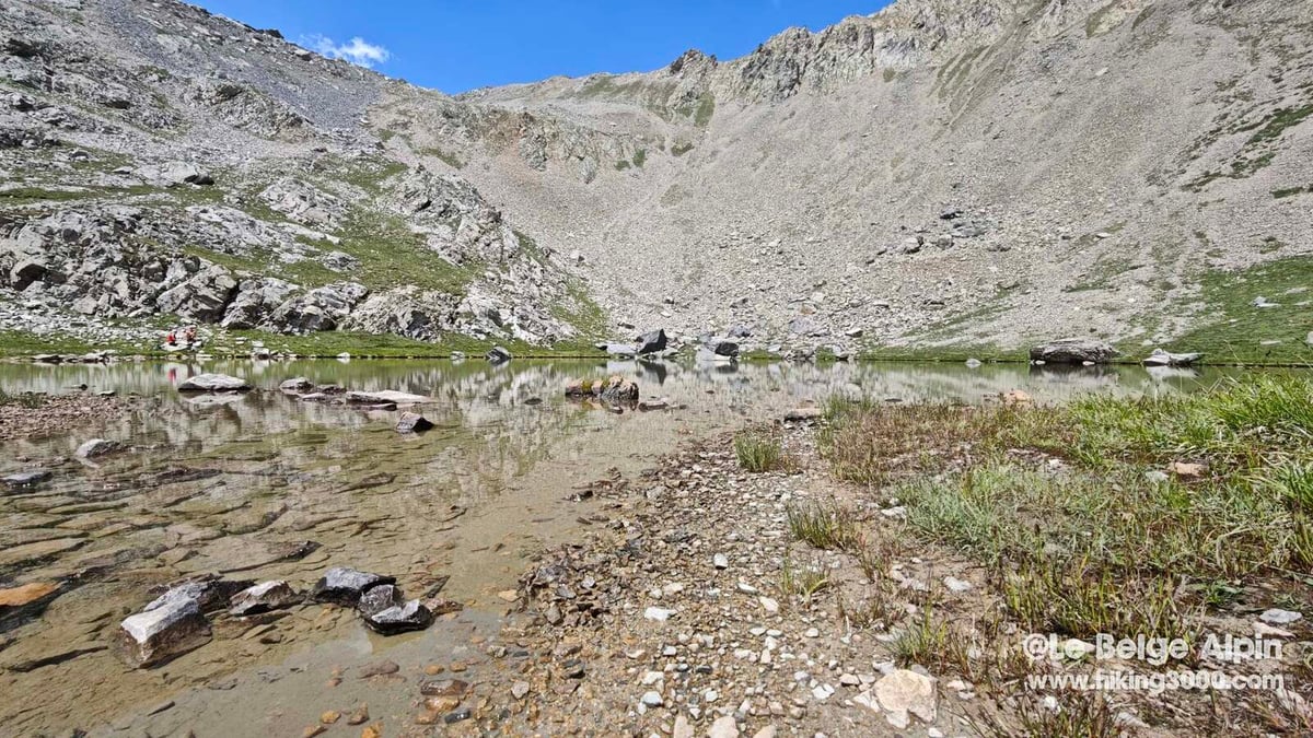 Un petit lac d'altitude sous le cirque
