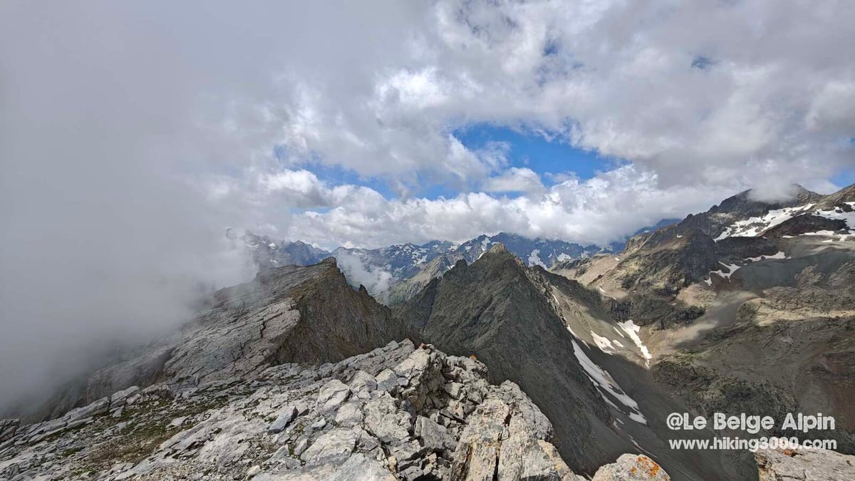 La crête sommitale, Écrins par échappées