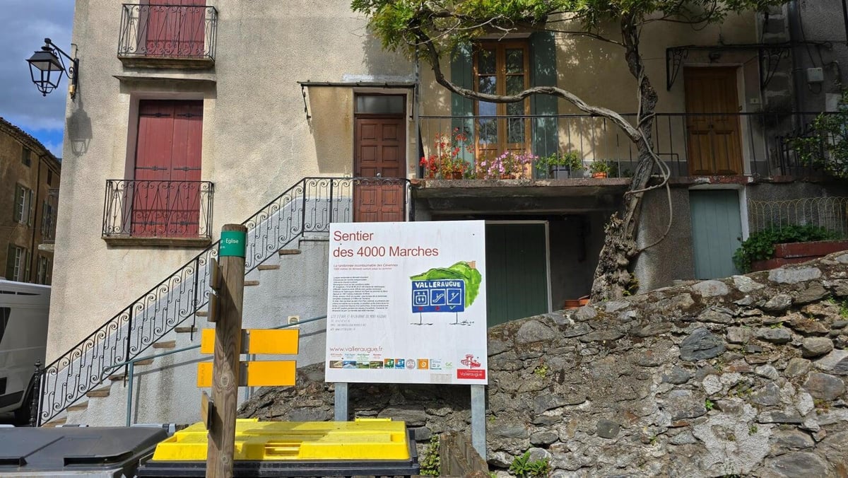 Départ du parvis de l'église de Valleraugue (359 m)