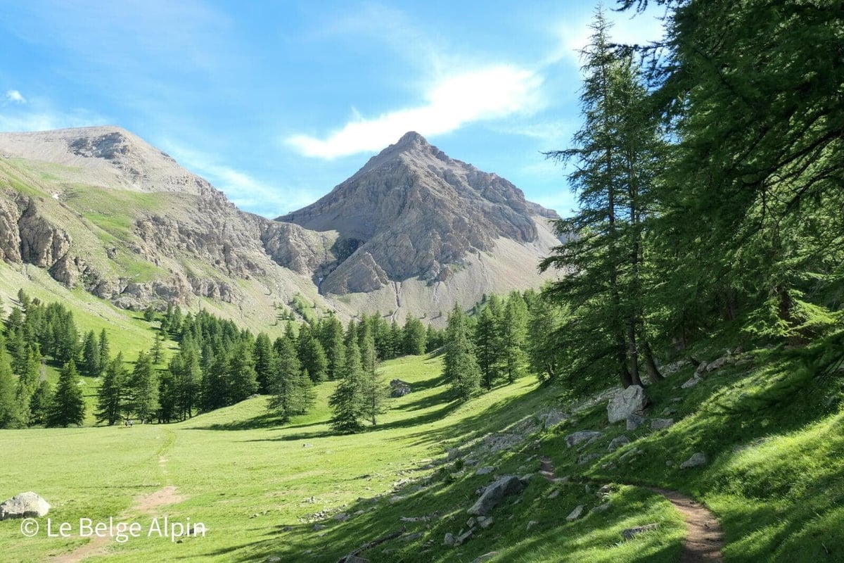 Le Mont Pelat se dévoile, pyramide reconnaissable