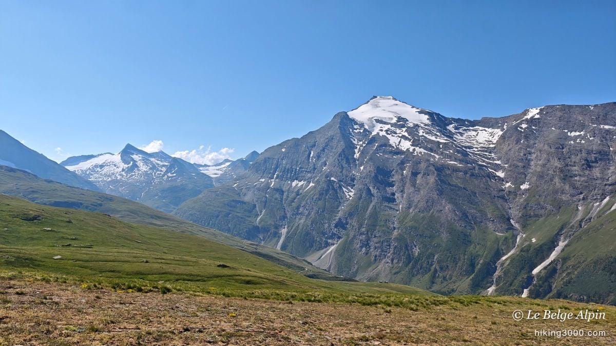 La face nord de la Pointe de Charbonnel domine le minéral