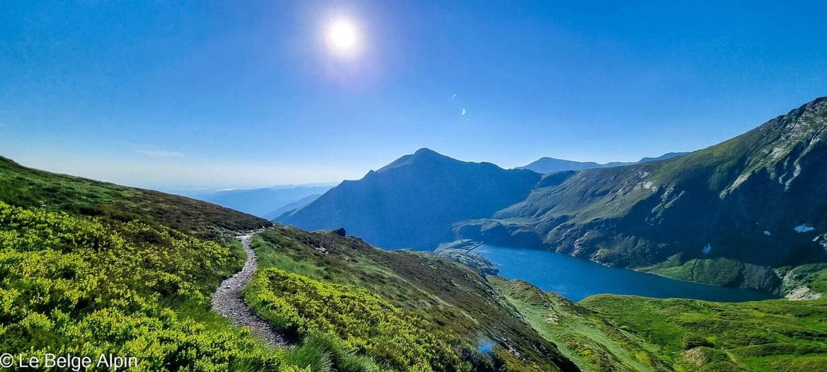 Départ du parking d'Anglade, ambiance forestière