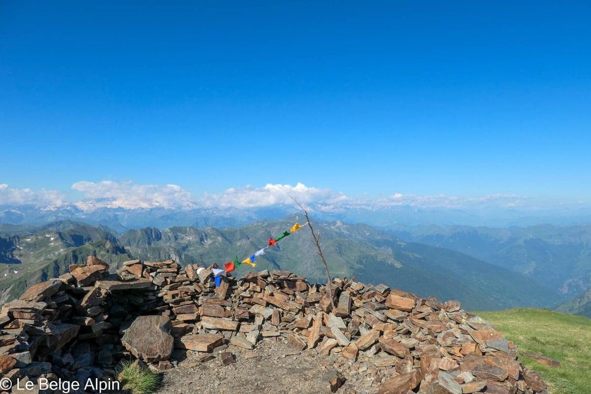 Passage hors piste — chercher la trace cairnée