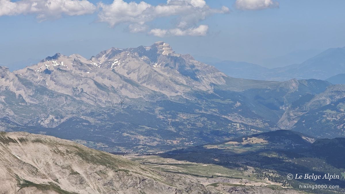 Vers les crêtes du Dévoluy depuis le sommet