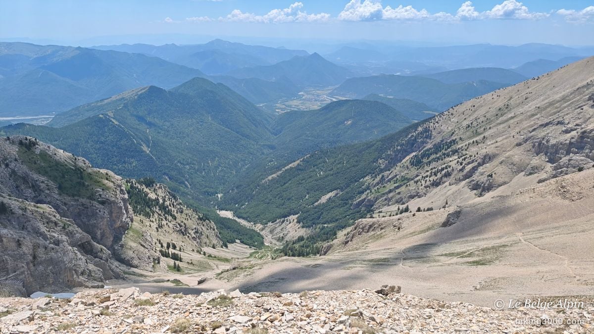 La combe qui plonge vers la vallée