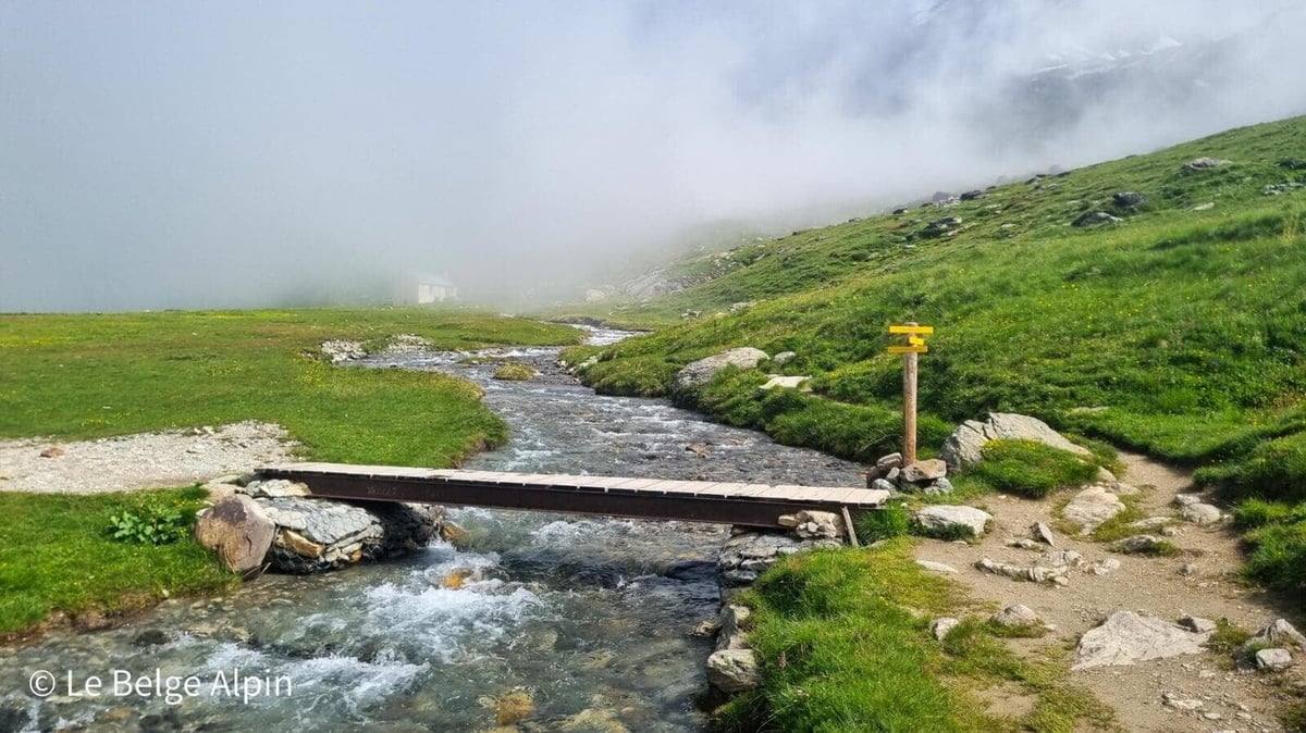 Départ dans le brouillard — ambiance boréale