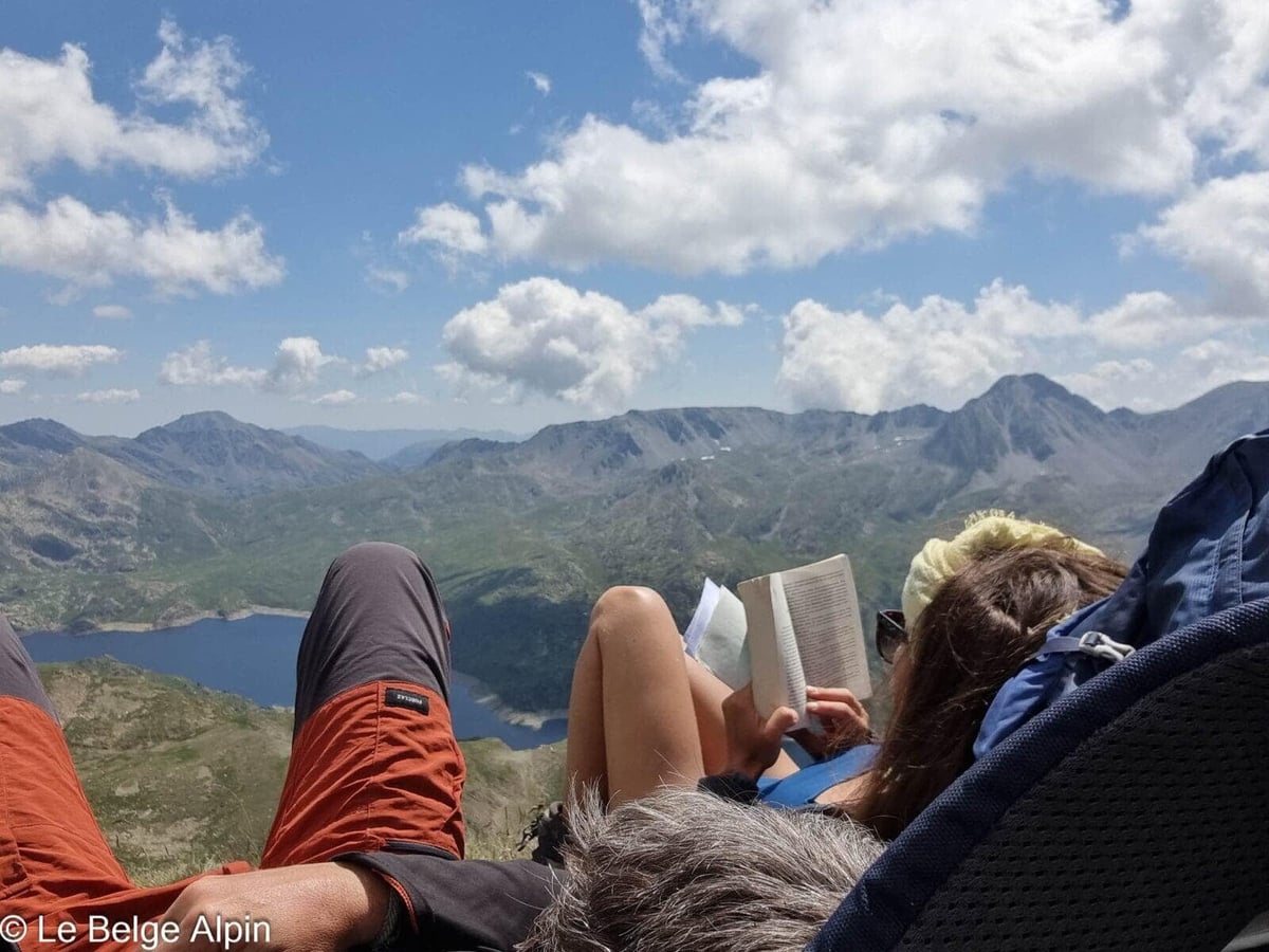 Pause lecture au sommet — on profite